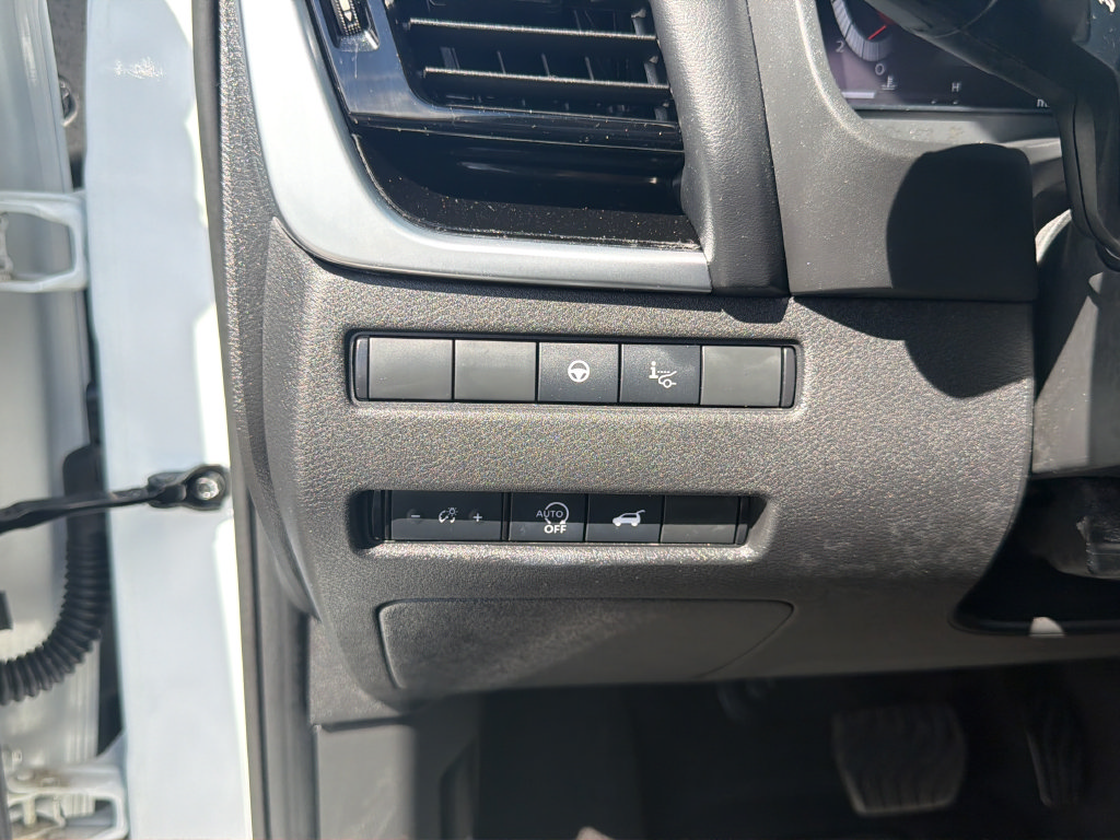 Certified 2025 Nissan Rogue SL w/ SL Premium Package FWD image 39