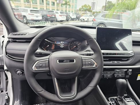 New 2026 Jeep Compass Latitude image 24