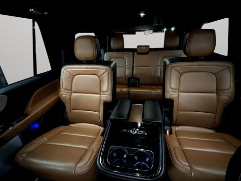 Used 2018 Lincoln Navigator Reserve w/ Technology Package image 26