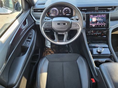 Certified 2025 Jeep Grand Cherokee Altitude AWD/4WD image 21