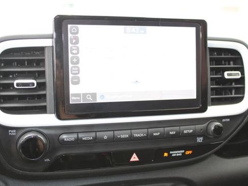 Used 2022 Hyundai Venue Limited FWD image 22