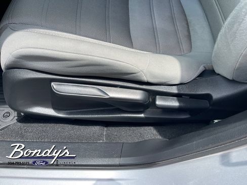 Used 2020 Honda CR-V LX image 9