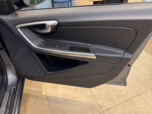 Used 2018 Volvo S60 T5 Dynamic w/ Vision Package image 33