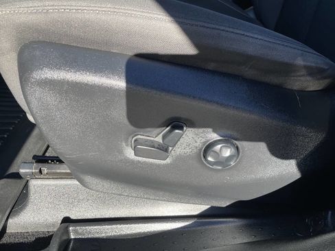 Used 2020 Chrysler Pacifica Touring w/ Advanced Safetytec Group image 16