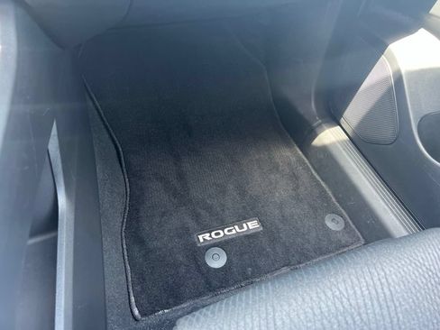 Used 2024 Nissan Rogue SV FWD image 39