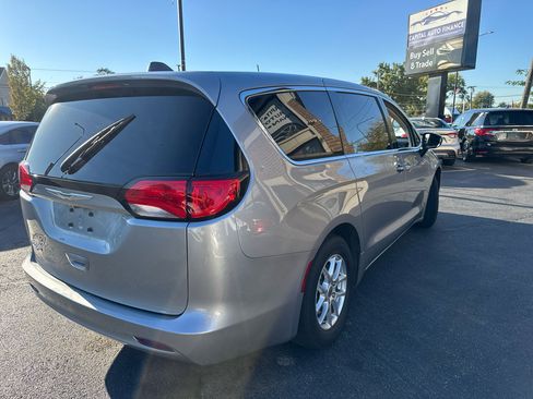 Used 2021 Chrysler Voyager LX image 2