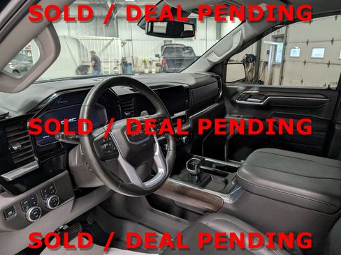 Used 2024 GMC Sierra 1500 SLT w/ SLT Premium Package AWD/4WD image 17