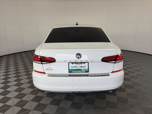Used 2021 Volkswagen Passat 2.0T SE FWD image 9