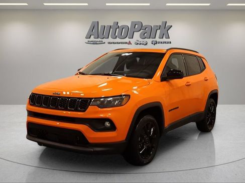 Used 2026 Jeep Compass Latitude w/ Sun and Sound Group AWD/4WD image 7