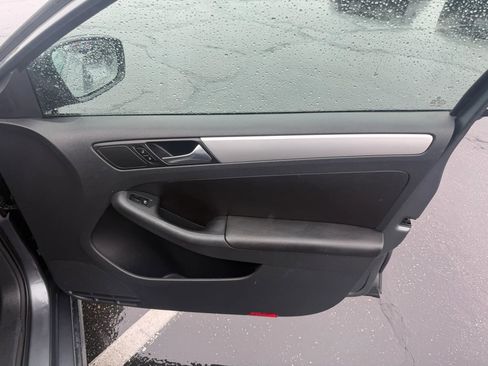 Used 2011 Volkswagen Jetta TDI image 17