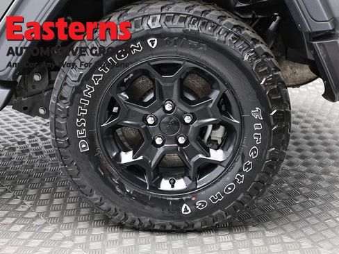 Used 2023 Jeep Wrangler Unlimited w/ Sun & Screen Package image 8