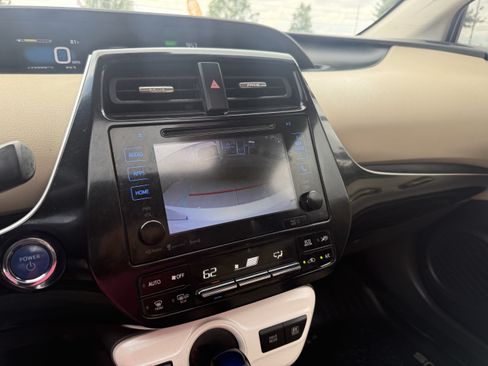 Used 2018 Toyota Prius Three w/ Advanced Technology Package FWD image 15