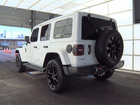 Used 2024 Jeep Wrangler Unlimited Sahara w/ Safety Group AWD/4WD image 9