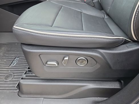 Used 2024 Cadillac Escalade ESV Premium Luxury image 12