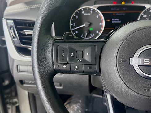 Used 2023 Nissan Rogue SV image 14