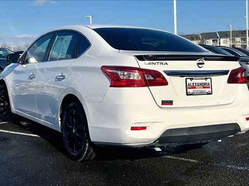 Used 2018 Nissan Sentra S w/ S Midnight Style Package image 10