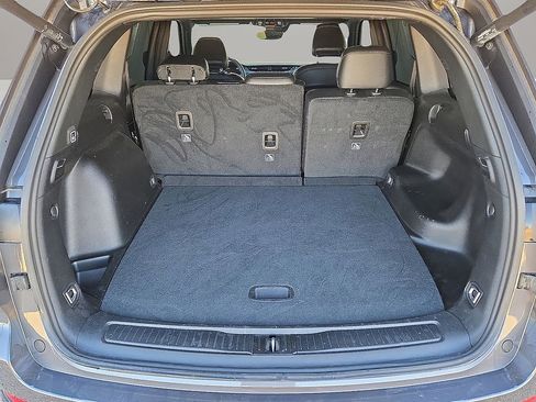 Used 2023 Jeep Grand Cherokee Altitude image 14