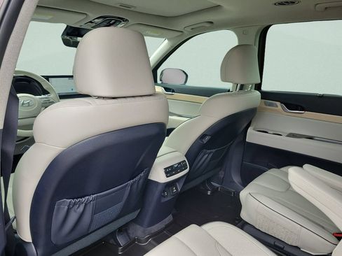 Used 2024 Hyundai Palisade Limited FWD image 10