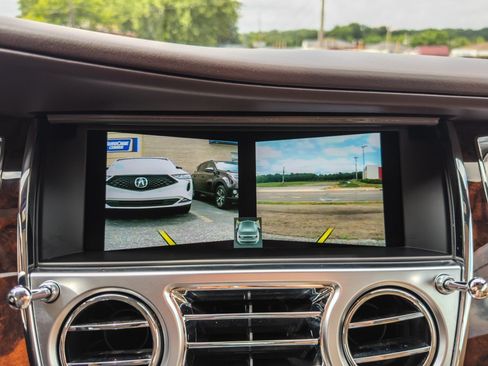 Used 2018 Rolls-Royce Dawn RWD image 46
