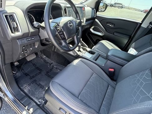 Used 2025 Nissan Frontier SV AWD/4WD image 10