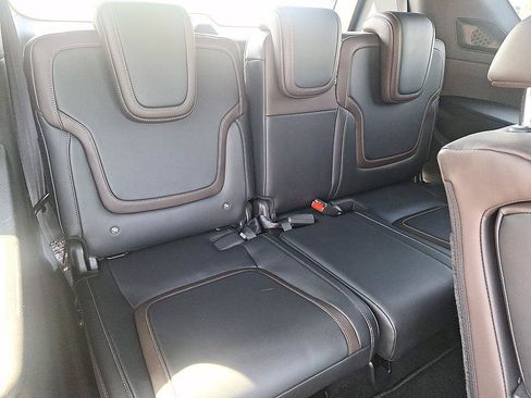 Used 2025 Nissan Armada SL AWD/4WD image 23