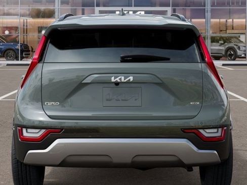 New 2025 Kia Niro SX Touring image 13