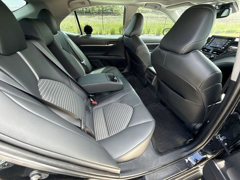 Used 2022 Toyota Camry SE w/ Convenience Package image 17