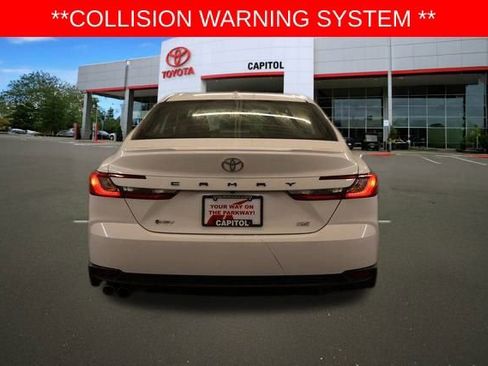 Used 2025 Toyota Camry SE image 6