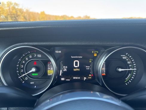 Used 2023 Jeep Wrangler Unlimited Sahara w/ Cold Weather Group image 17