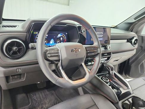 Used 2025 Chevrolet Colorado Z71 w/ Technology Package image 18