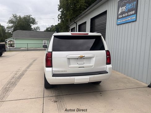 Used 2019 Chevrolet Suburban LT w/ Luxury Package RWD image 16
