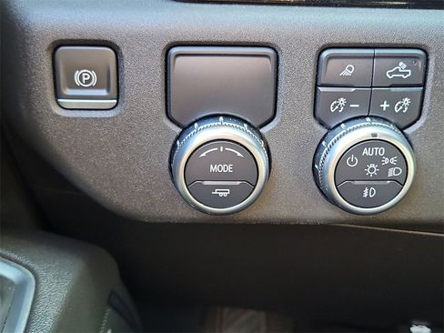 Certified 2022 GMC Sierra 1500 SLT w/ SLT Premium Plus Package image 17