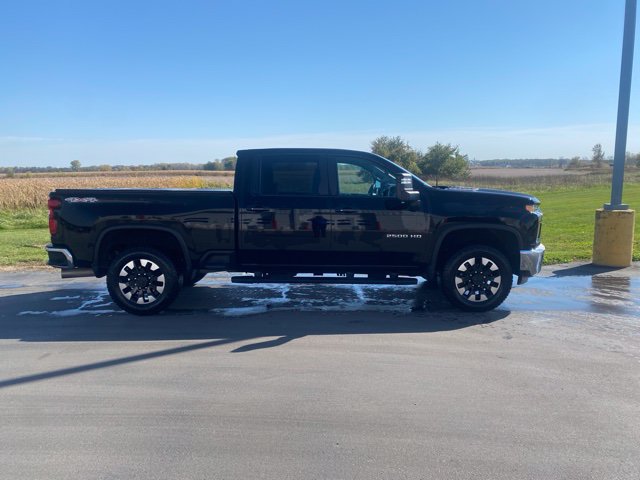 Used 2020 Chevrolet Silverado 2500 LT w/ Convenience Package AWD/4WD image 2