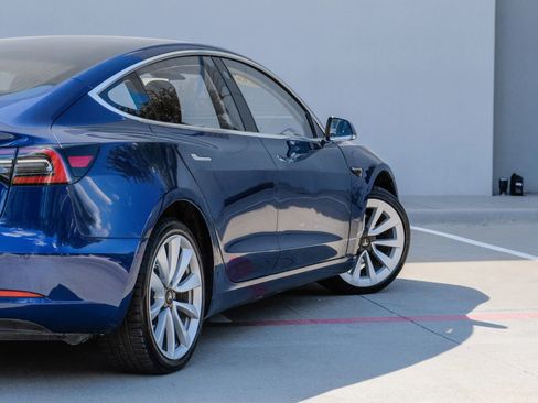 Used 2018 Tesla Model 3 Long Range image 4