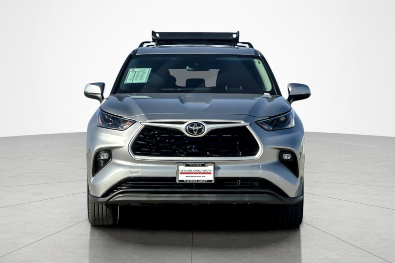 Used 2024 Toyota Highlander LE FWD image 8