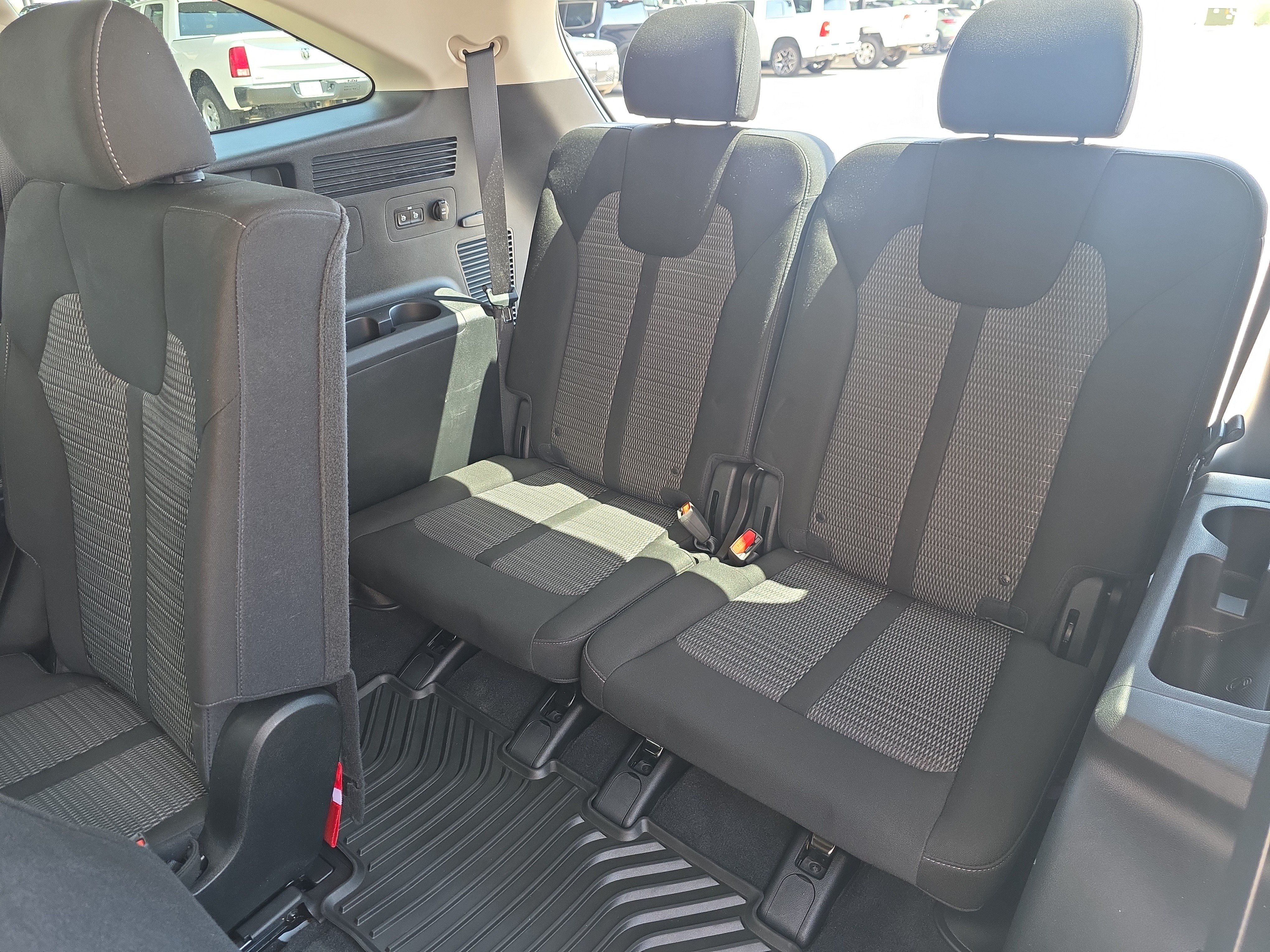 Used 2022 Kia Sorento LX AWD/4WD image 14