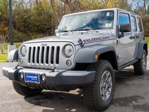 Used 2017 Jeep Wrangler Unlimited Rubicon w/ Connectivity Group image 2
