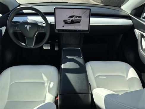 Used 2022 Tesla Model Y Performance image 19