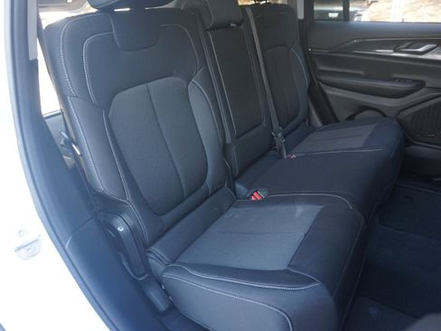 Used 2023 Jeep Grand Cherokee Laredo w/ Luxury Tech Group I image 21