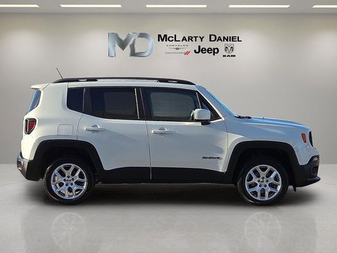 Used 2017 Jeep Renegade Latitude image 6