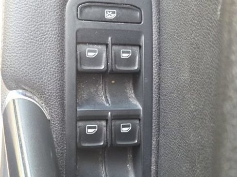 Used 2015 Volkswagen Golf S FWD image 21