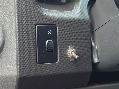 Used 2017 Ford E-450 and Econoline 450 Super Duty w/ Power Windows & Locks Group image 33