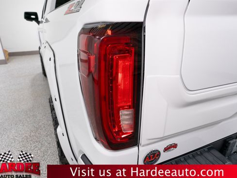Used 2023 GMC Sierra 1500 AT4 w/ AT4 Premium Package image 9