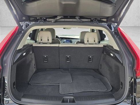 Used 2023 Cadillac XT4 Luxury w/ Cold Weather Package image 21