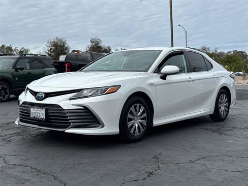 Used 2021 Toyota Camry LE image 4
