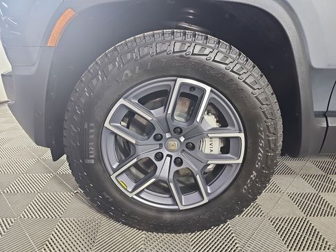 Used 2025 Rivian R1S Adventure image 9