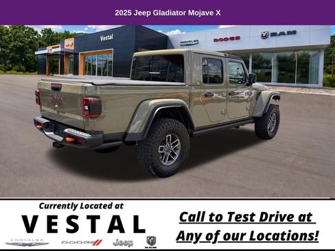 Used 2025 Jeep Gladiator Mojave AWD/4WD image 7