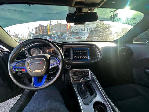 Used 2019 Dodge Challenger SXT RWD image 9