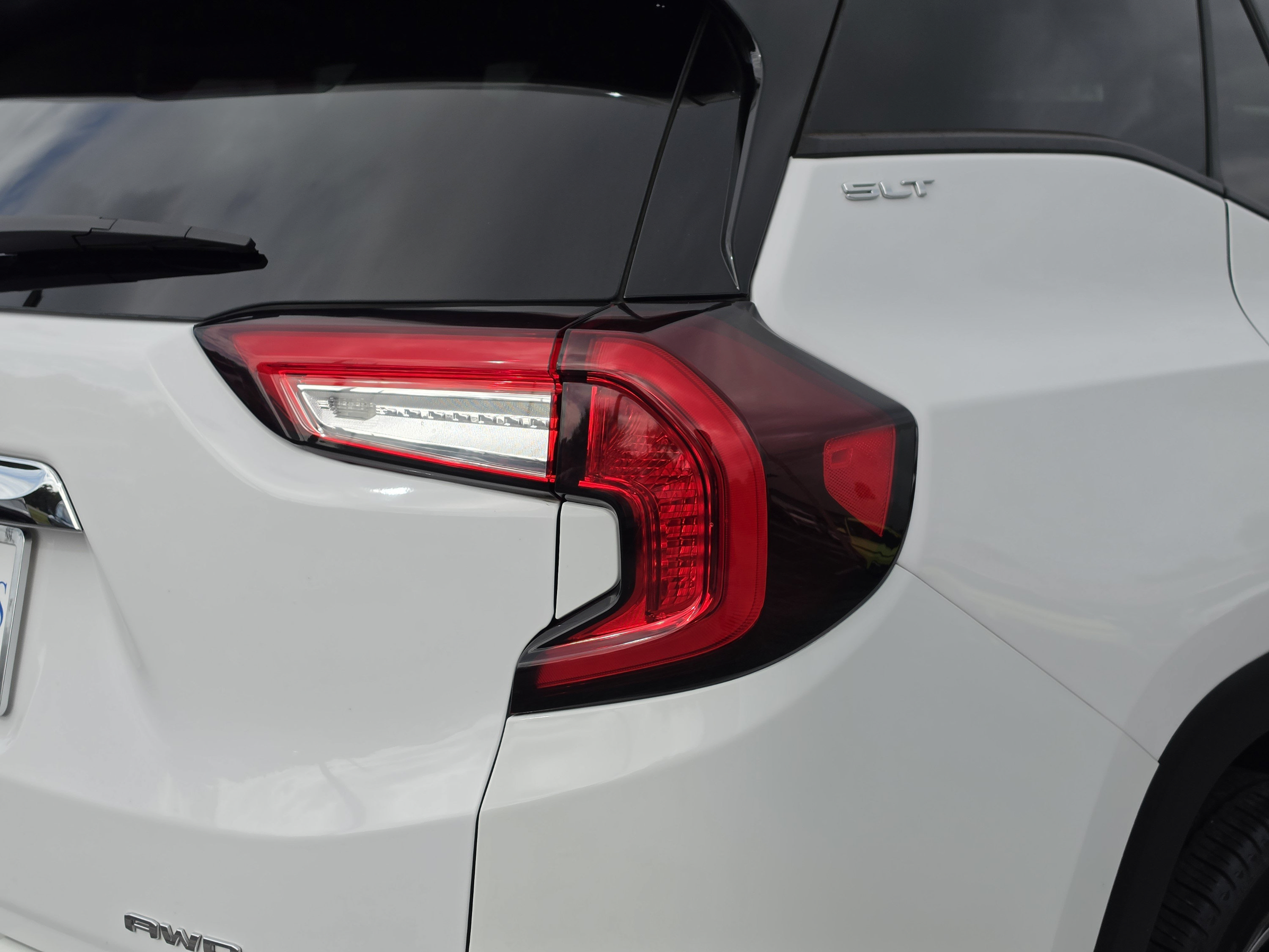 Used 2023 GMC Terrain SLT AWD/4WD image 14