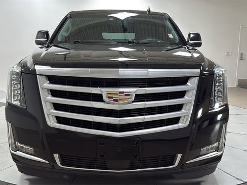 Used 2019 Cadillac Escalade ESV Premium Luxury image 2
